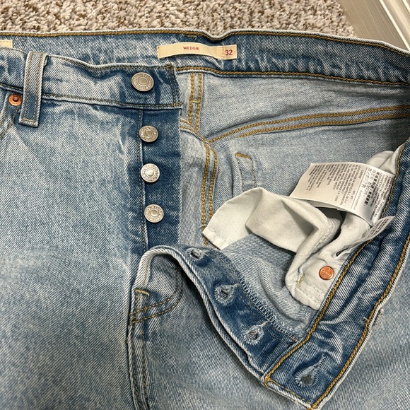 Levi’s light wash Wedgie jeans 32 - Picture 10 of 10
